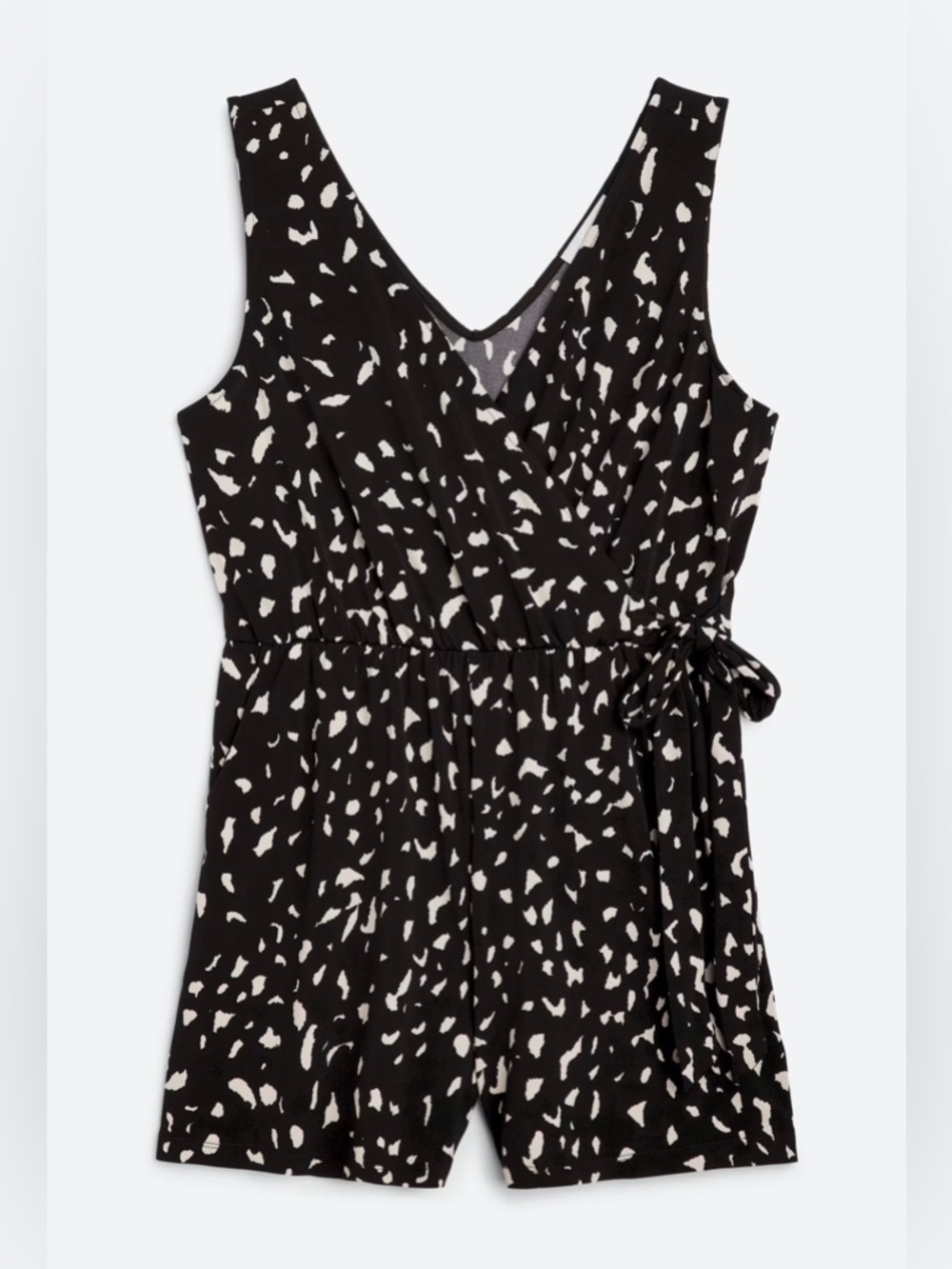 GILLI
Jollie Sleeveless Surplice Neck Romper Black & Cream